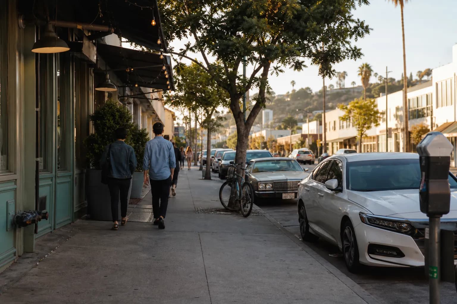 Distinct real-scene reference image for LA: ingebrigtsen: LA weekend move with practical checks