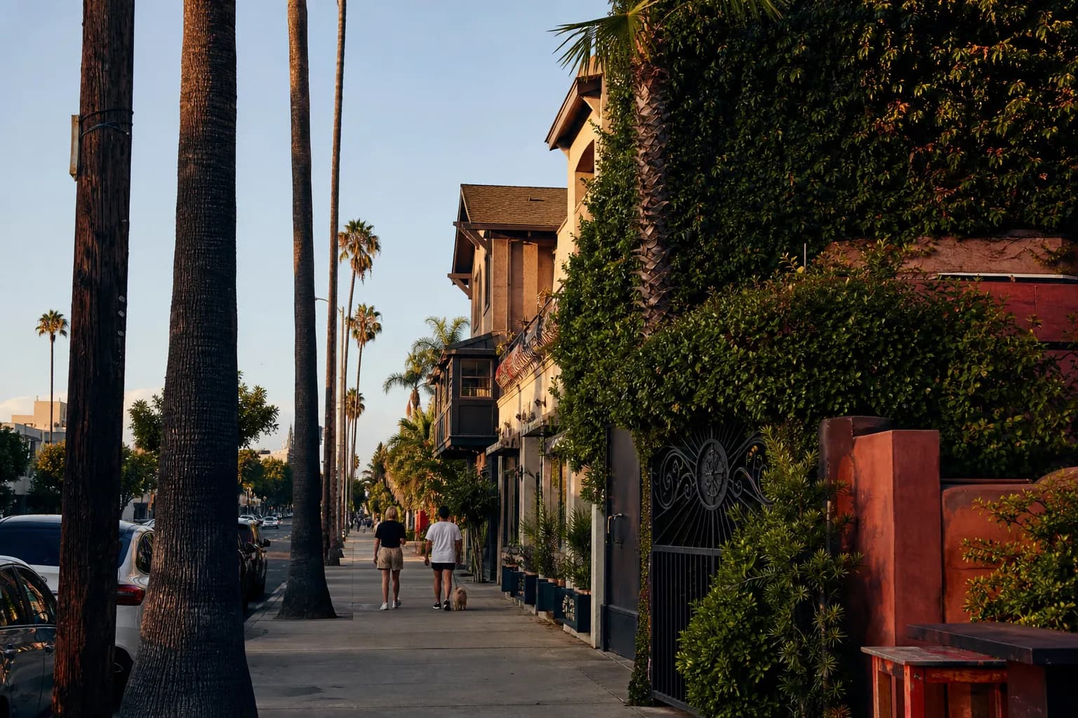 Distinct real-scene reference image for LA: darren waller: LA local plan that stays flexible