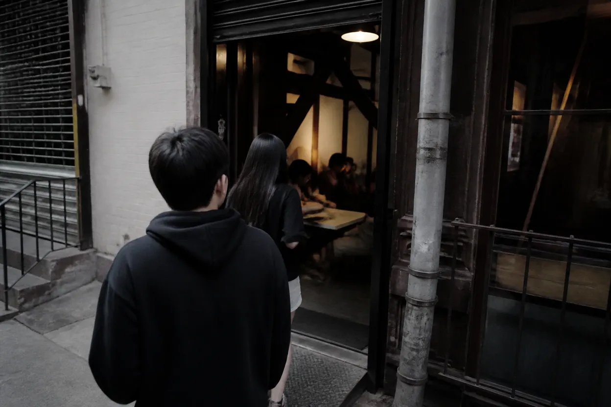 New York City experience scene for Where to Watch House of Dragon Season 4 in NYC Bars