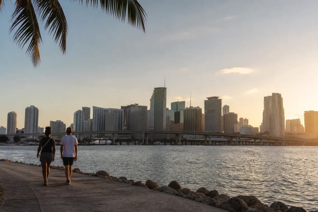 Practical city scene for economy: Free Miami Culture and Outdoor Stops