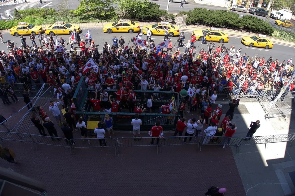 Bright public fan atmosphere for Korea Republic in New York