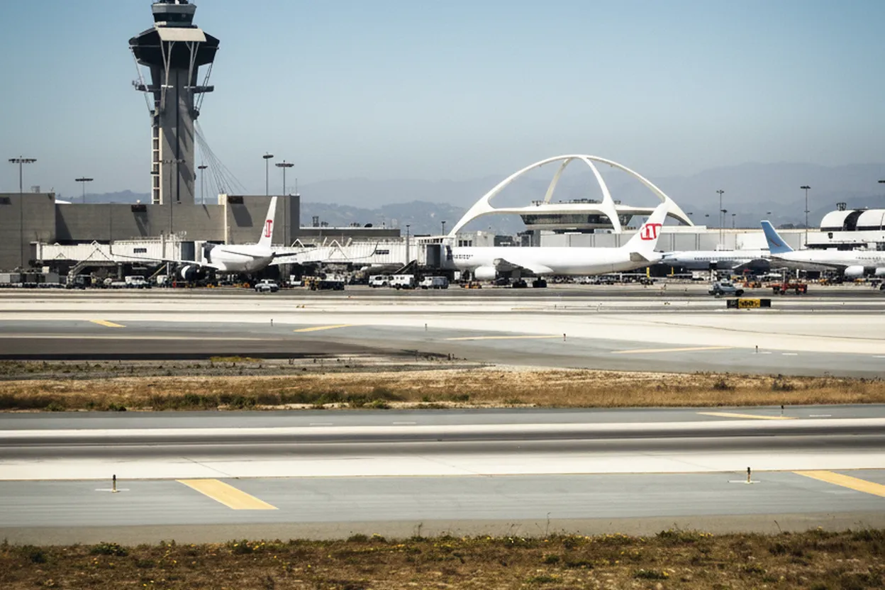 Editorial detail for Understanding AA1937 Emergency Landing Protocols at LAX for Travelers