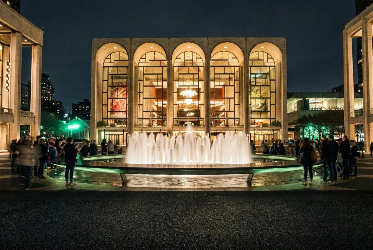 Lincoln Center Plaza Fountain Choreography and Evening Performance Exit Rush: A Fresh Field Note