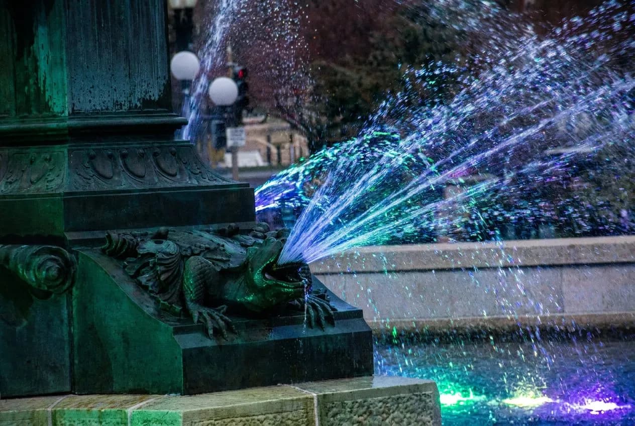 Lincoln Center Plaza Fountain Choreography and Evening Performance Exit Rush: A Fresh Field Note