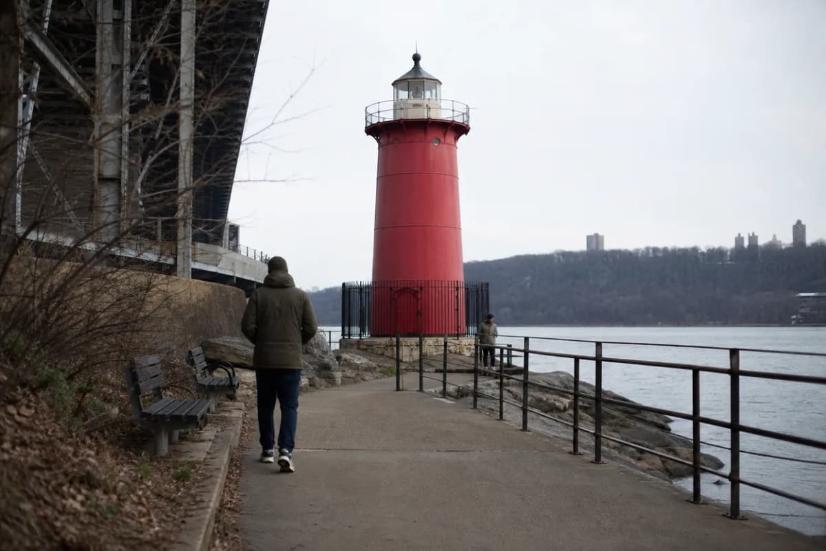 NYC experience scene for Little Red Lighthouse Walk: A Free Hudson River Plan Below the Bridge
