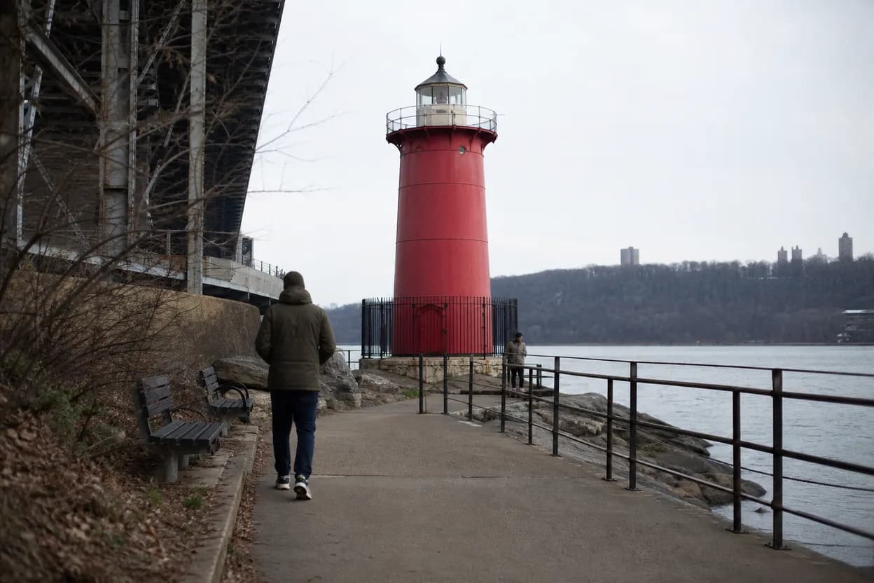 NYC experience scene for Little Red Lighthouse Walk: A Free Hudson River Plan Below the Bridge