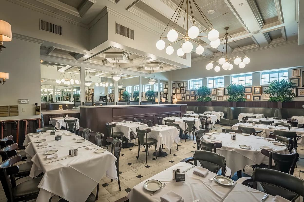 Cover scene for Los Angeles Restaurants Near Popular Johnson Wagner Golf Courses