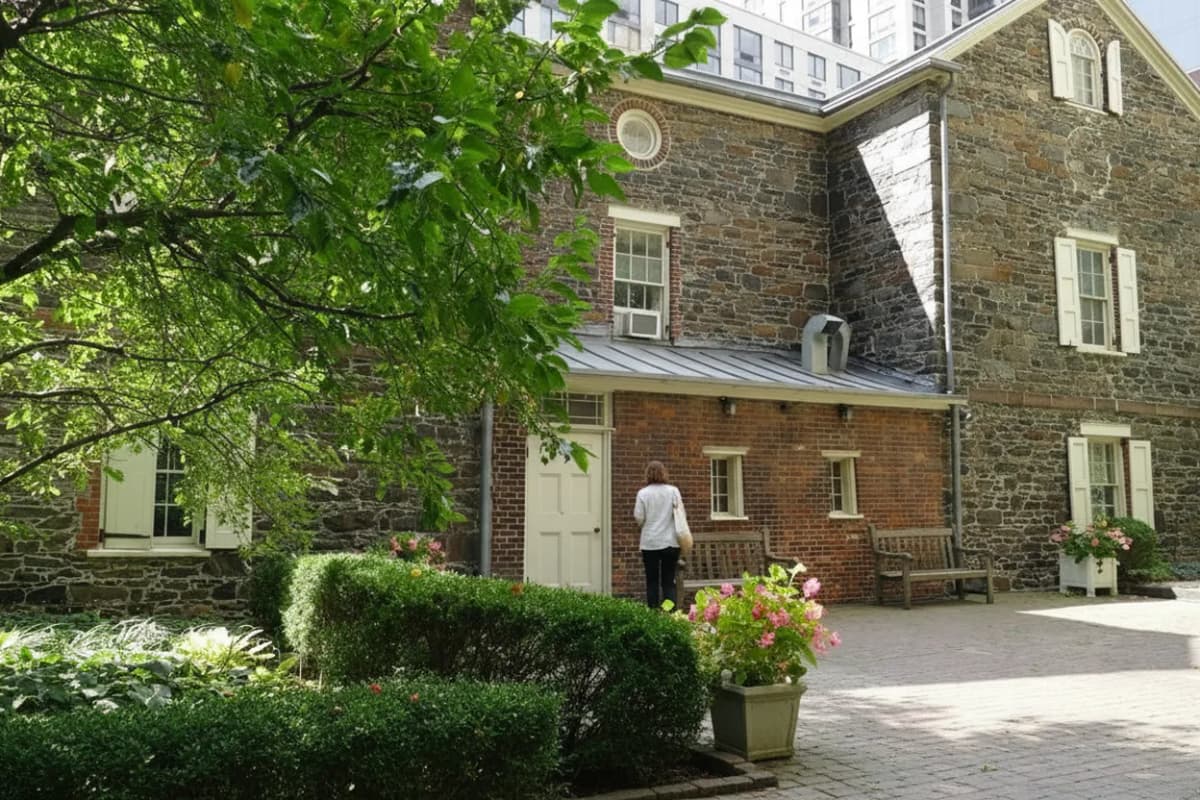 NYC experience scene for Mount Vernon Hotel Museum: A Hidden East Side Time-Capsule Stop