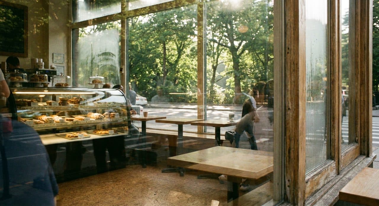 The Neighbourhood Café at Manhattan's Northern Tip Where Two Languages Meet - scene