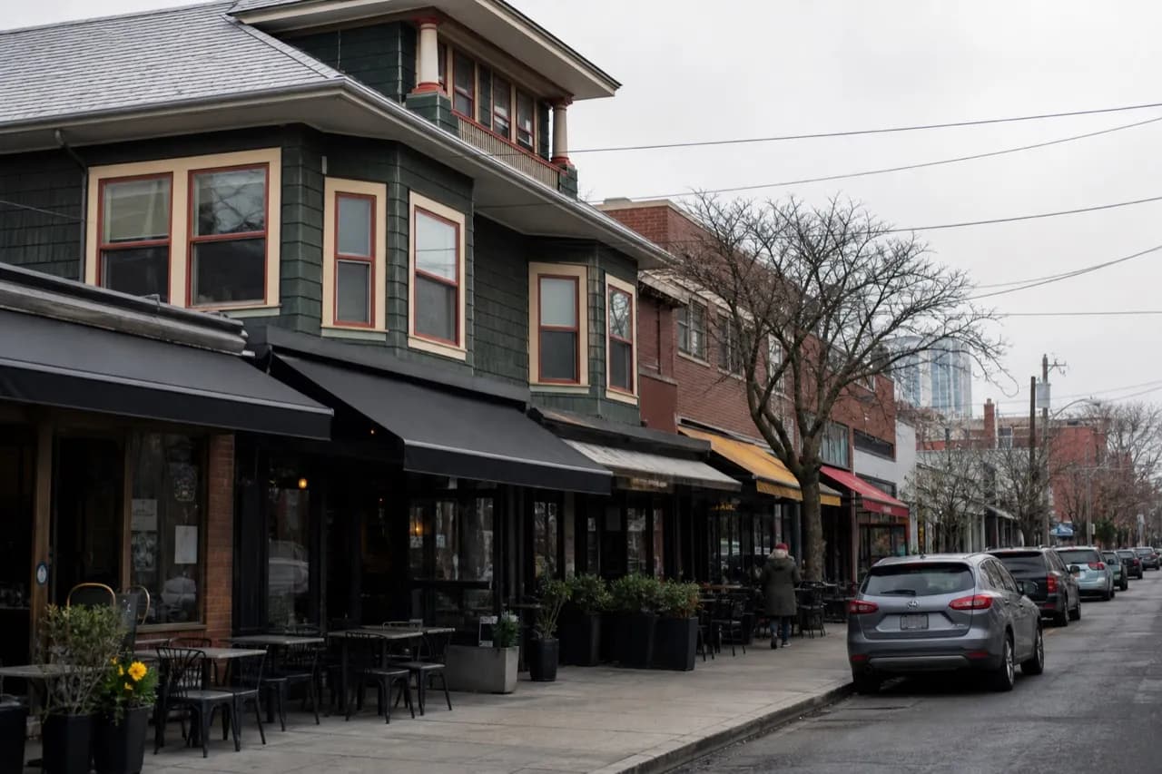 Brooklyn avenue of restaurants near the arena
