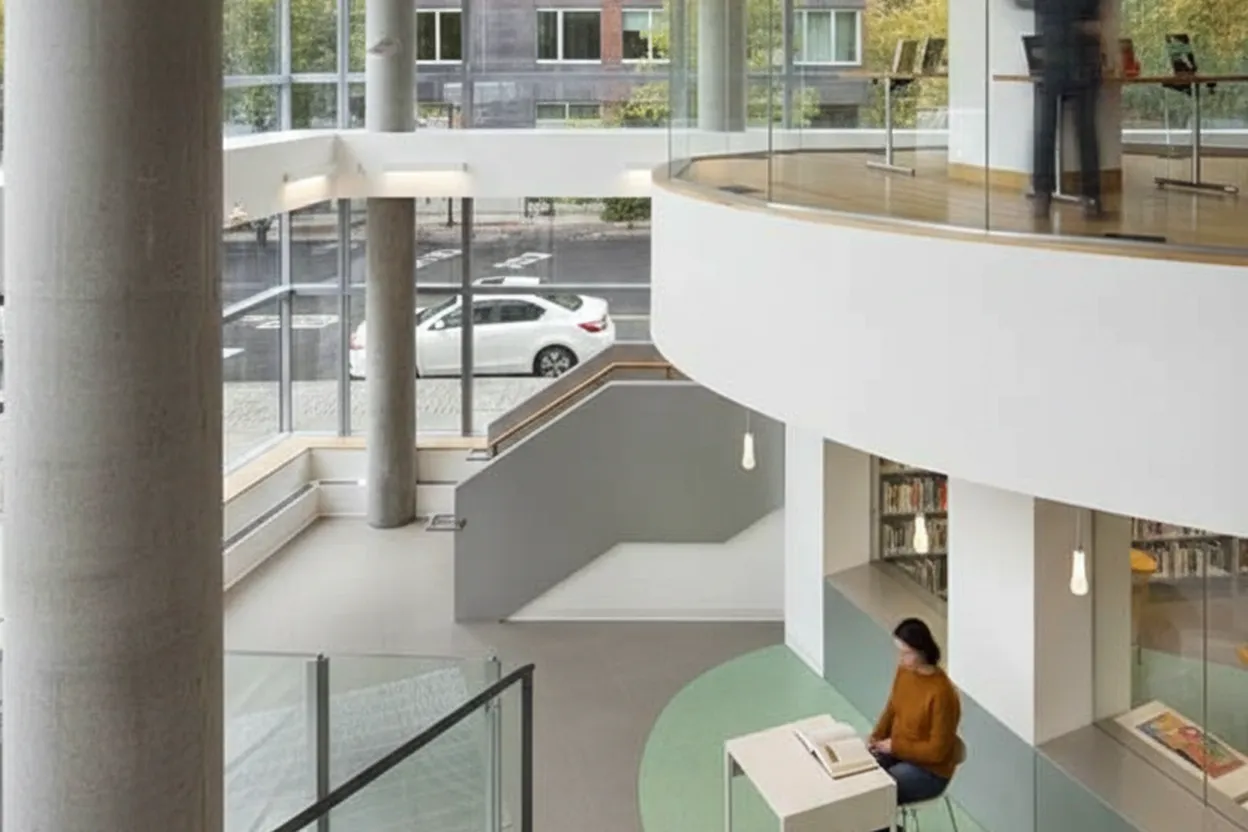 Cover scene for Poets House Library: A Quiet Battery Park City Hour With Hudson Views
