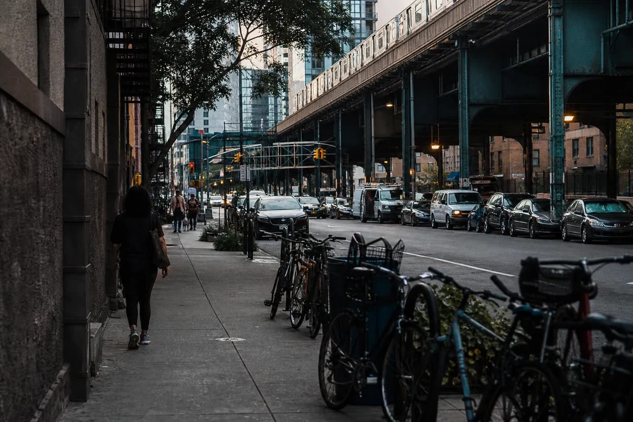 Cover scene for Queensboro Plaza to Dutch Kills: A Rain-Safe LIC Food and Transit Loop