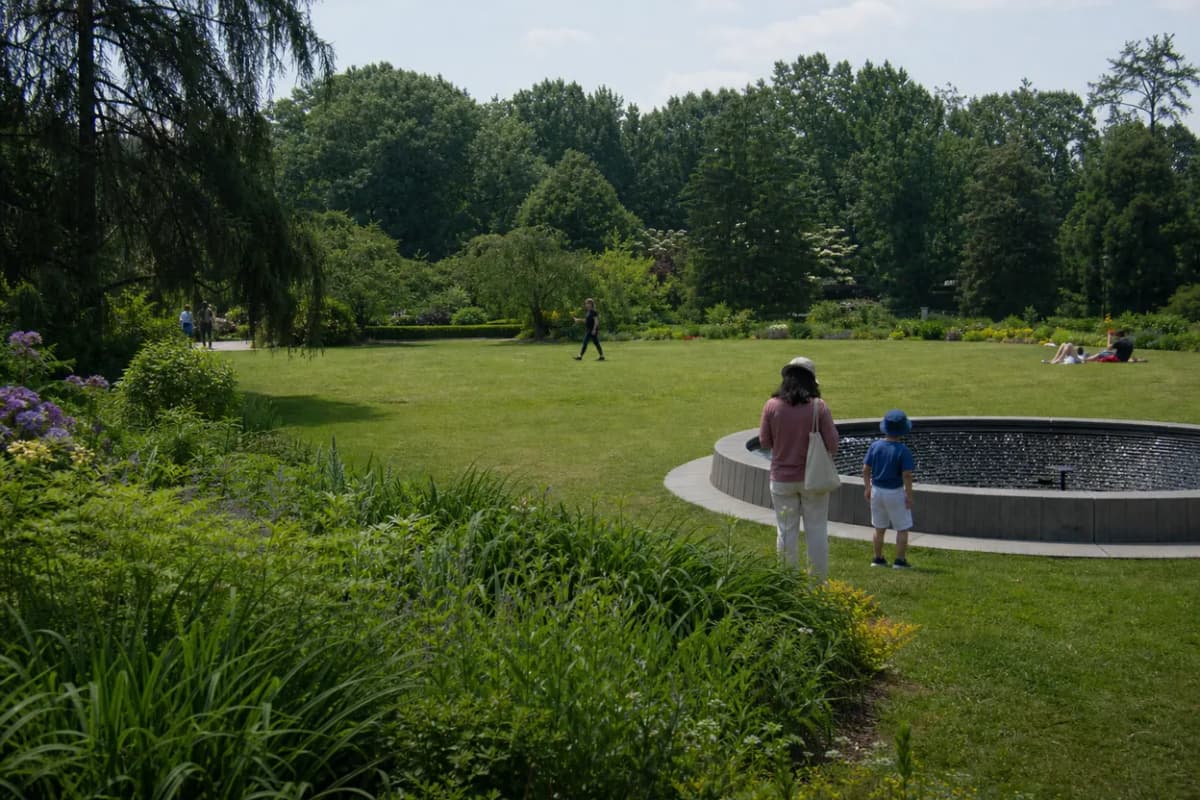 Cover scene for Queens Botanical Garden With a Stroller: A Calm Weekend Plan Near Flushing