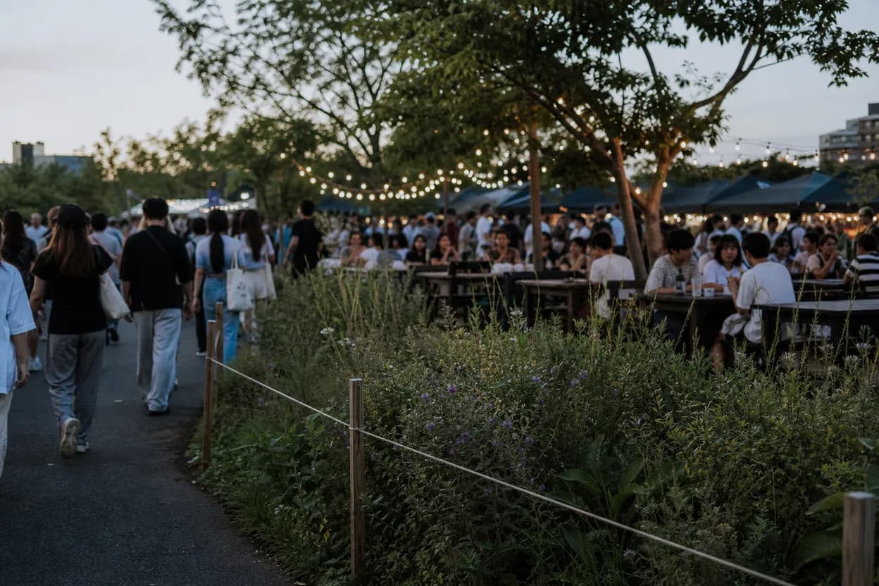 NYC experience scene for Queens Night Market With Kids: A Saturday Food-Stand Plan Under 40 Dollars