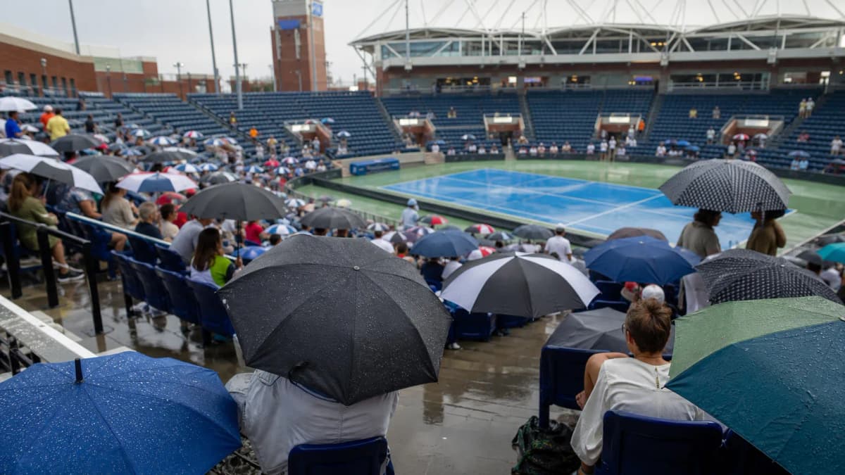 Bright US Open tennis atmosphere illustrating Rain Delays at the US Open: What Ticket Holders Should Know.