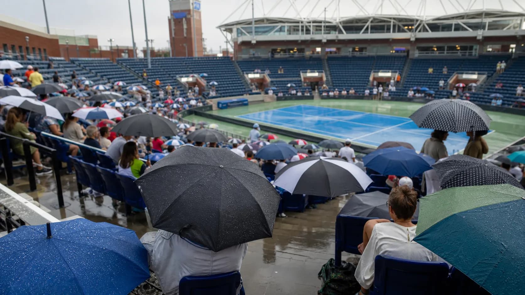 Bright US Open tennis atmosphere illustrating Rain Delays at the US Open: What Ticket Holders Should Know.