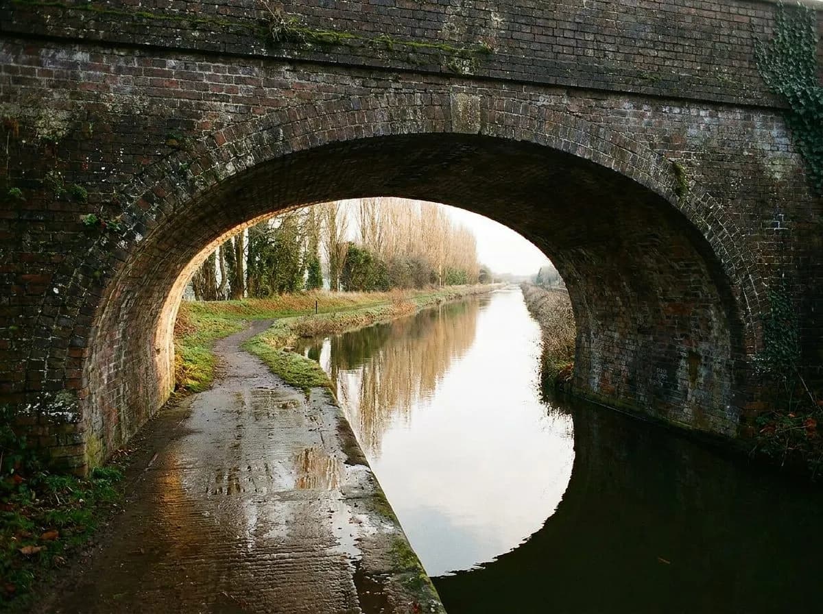Regent's Canal Towpath Broadway Market to Victoria Park Dawn Walk: A Fresh Field Note