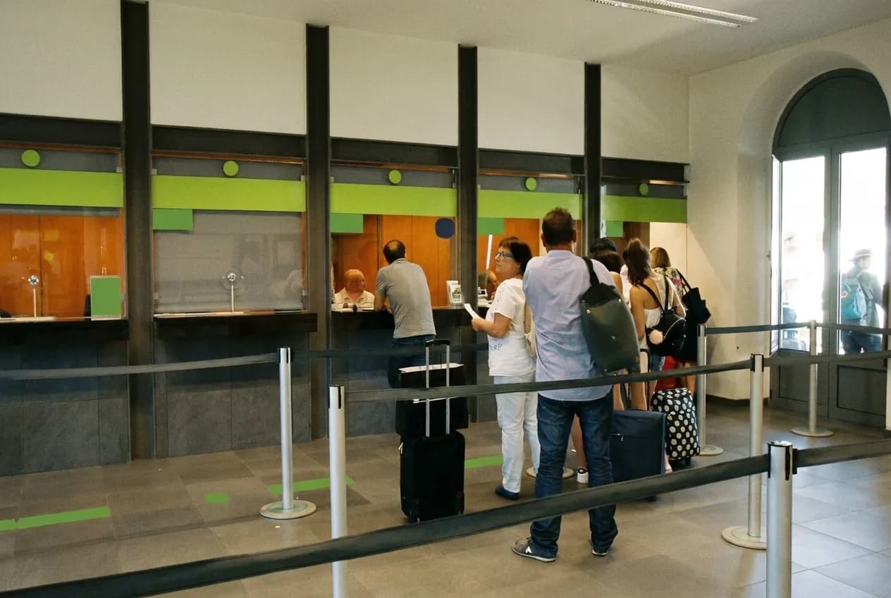 A counter with a queue rail and a blank overhead menu panel