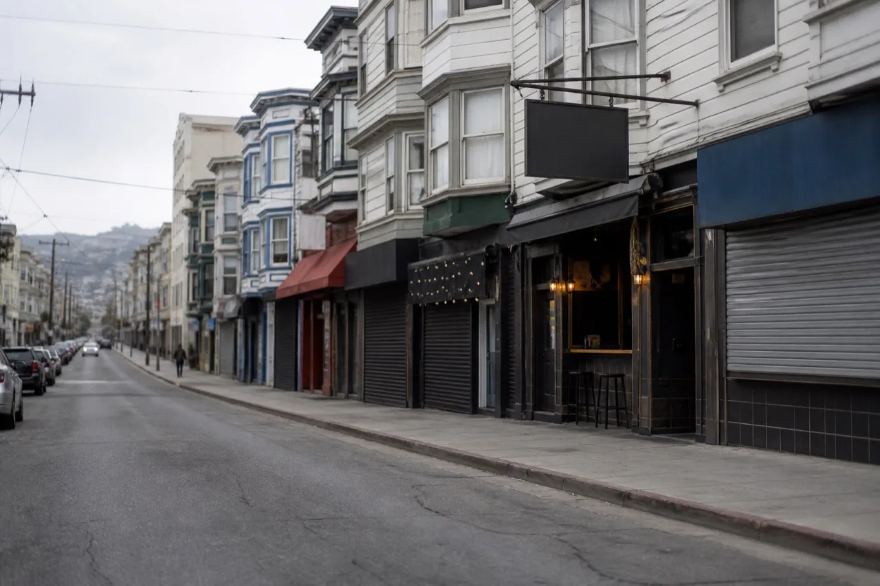 San Francisco pub street in flat grey morning light