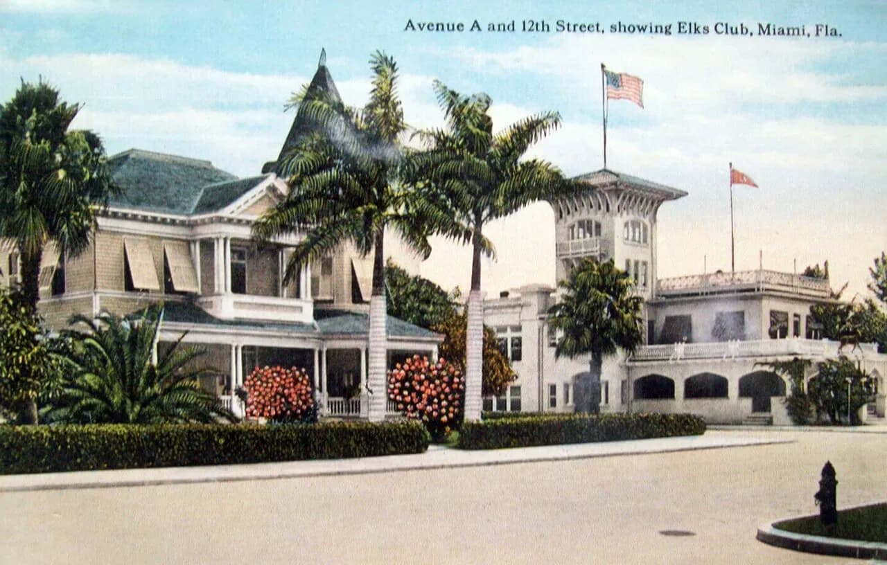 Real reference photograph for Indoor Things to Do Near Coconut Grove During Heavy Rain in Miami.