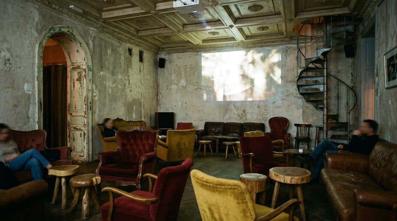 Spurs vs Knicks Where to Watch in Strange Rooms - cover image