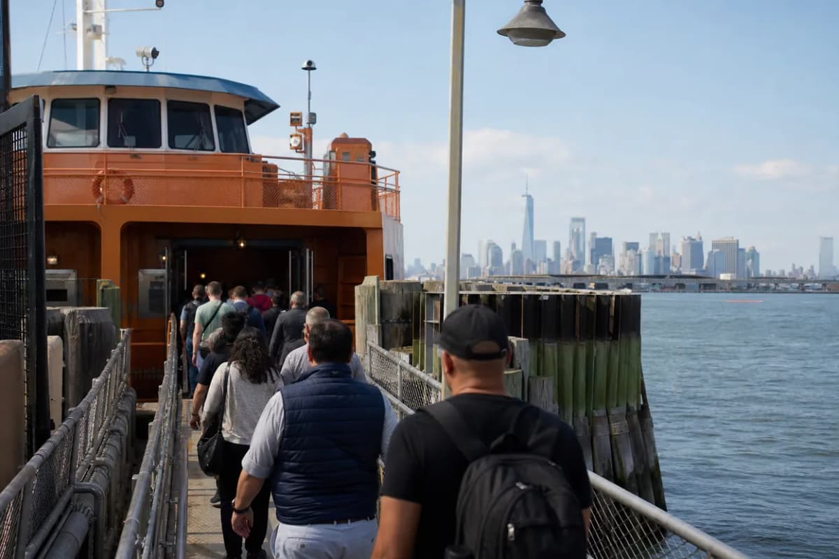 NYC experience scene for Staten Island Ferry Sunset Loop When Manhattan Is Too Crowded