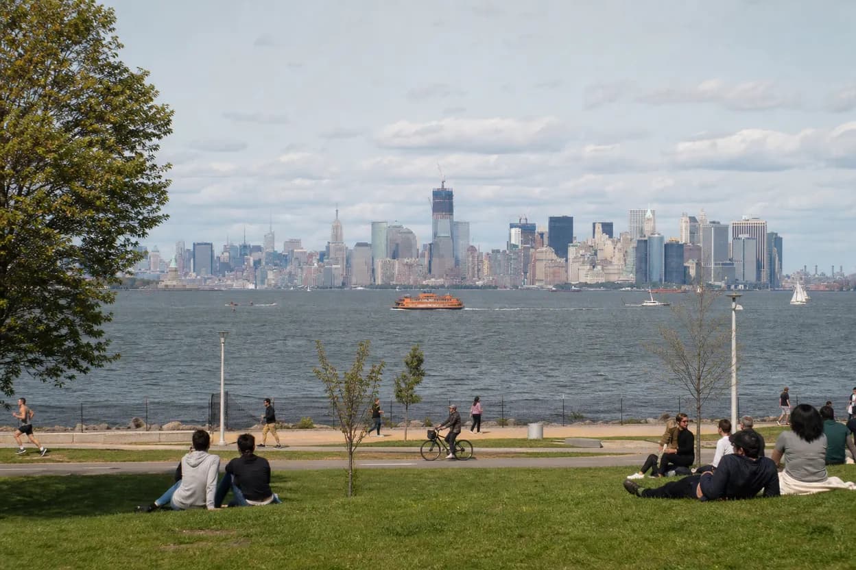 Cover scene for St. George Esplanade Sunset Walk: A Waterfront Reset Before Dinner