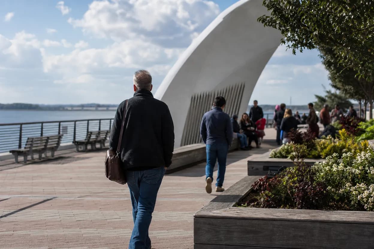 NYC experience scene for St. George Esplanade Sunset Walk: A Waterfront Reset Before Dinner