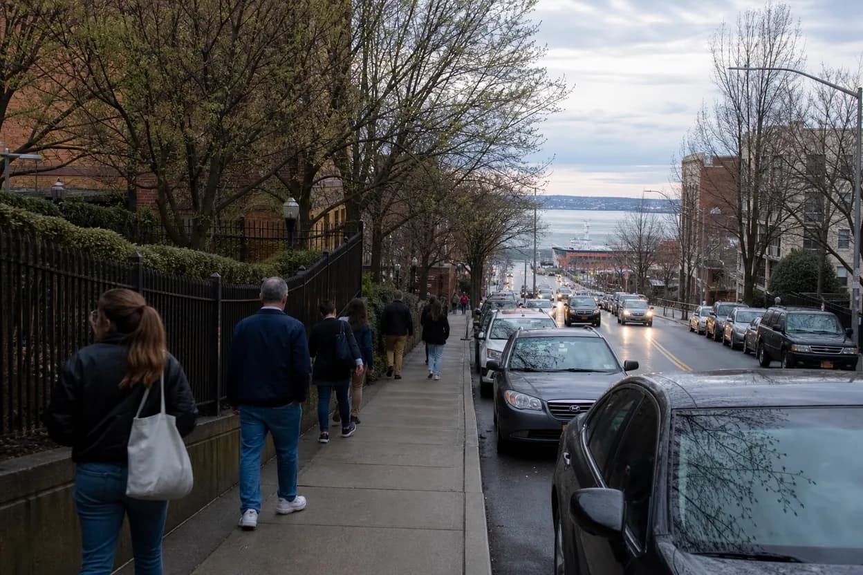 NYC experience scene for St. George Theatre Matinee Plan: Staten Island Culture Without a Car