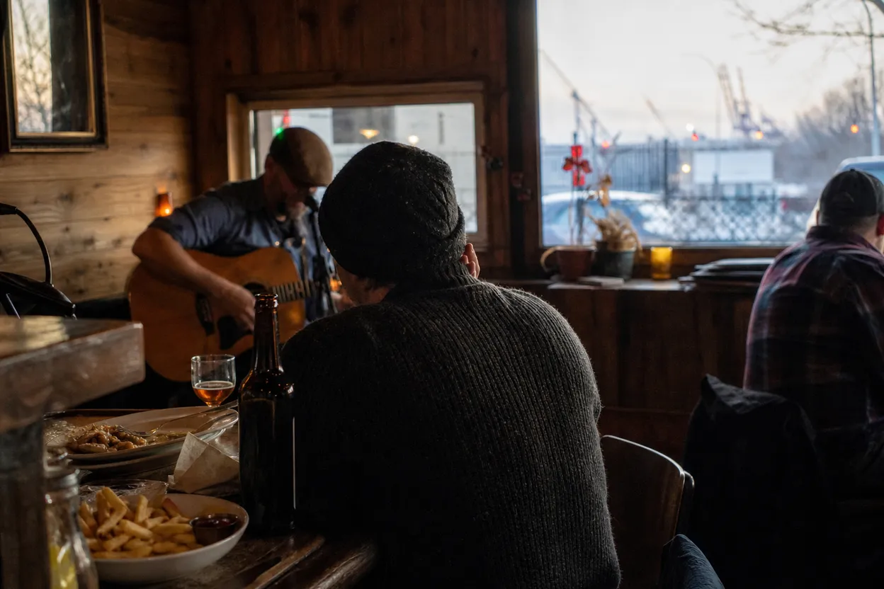 Editorial detail for Sunny's Bar in Red Hook: A Ferry-Friendly Night When Midtown Is Too Much