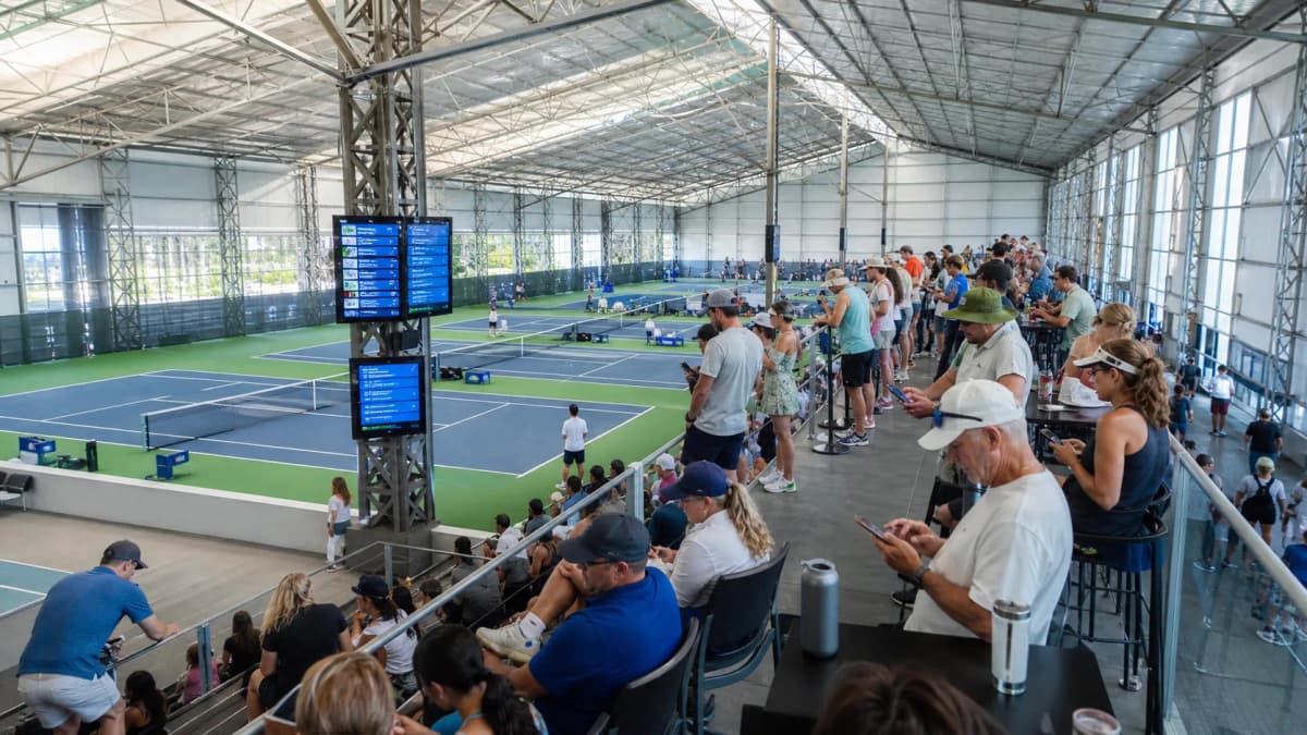 Bright US Open tennis atmosphere illustrating Tennis Scores Today: How to Follow Every US Open Court.