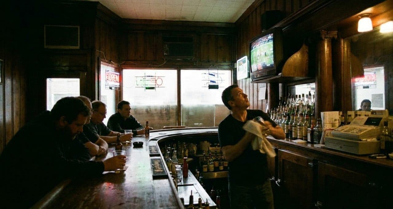 The Brooklyn Pub That Stays Open Late for West Coast First Pitch - scene