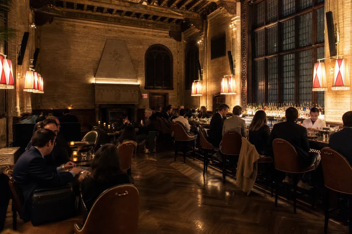Cover scene for The Campbell at Grand Central: A Dressed-Up Drink Before a Train