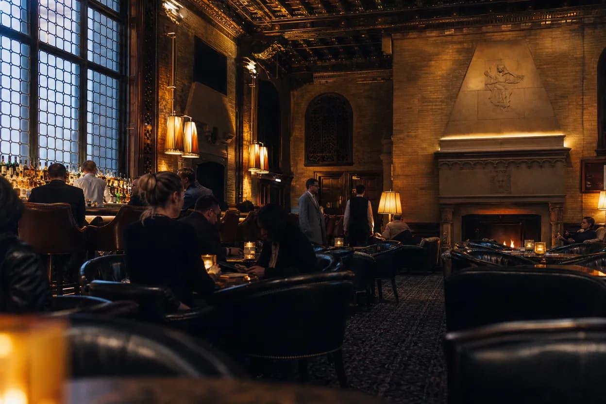 NYC experience scene for The Campbell at Grand Central: A Dressed-Up Drink Before a Train