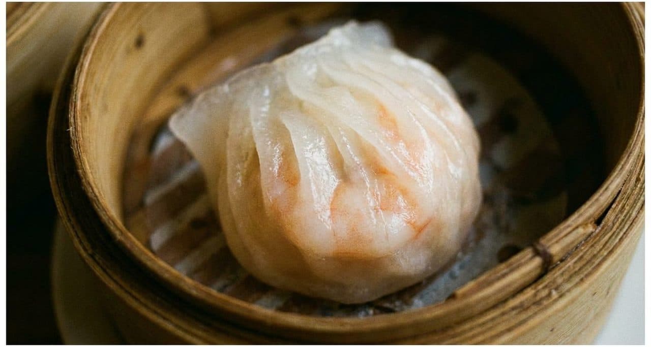 The Dim Sum Parlor Where Console Gamers Debate Specs Over Carts - scene