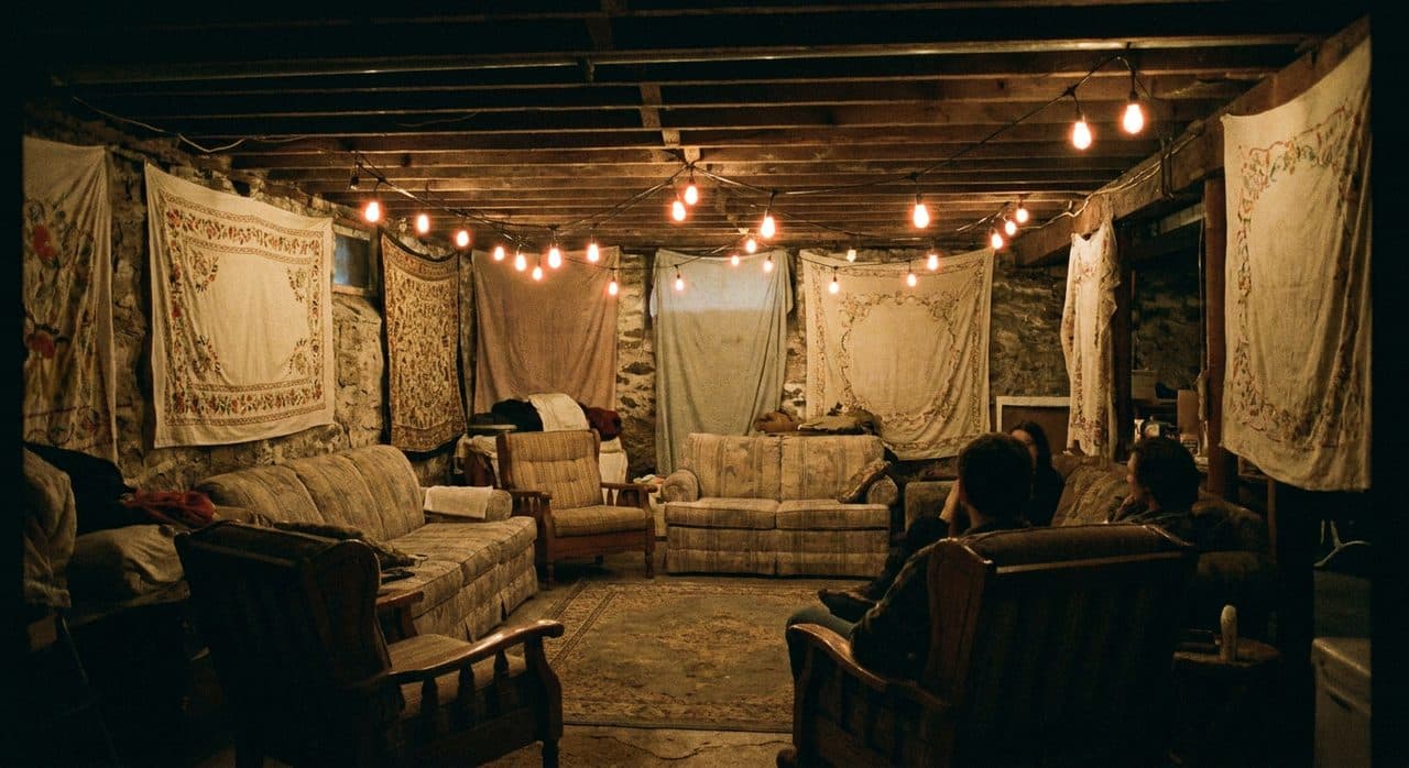 The Living Room Venue Where the Audience Sits on Thrifted Couches - cover image