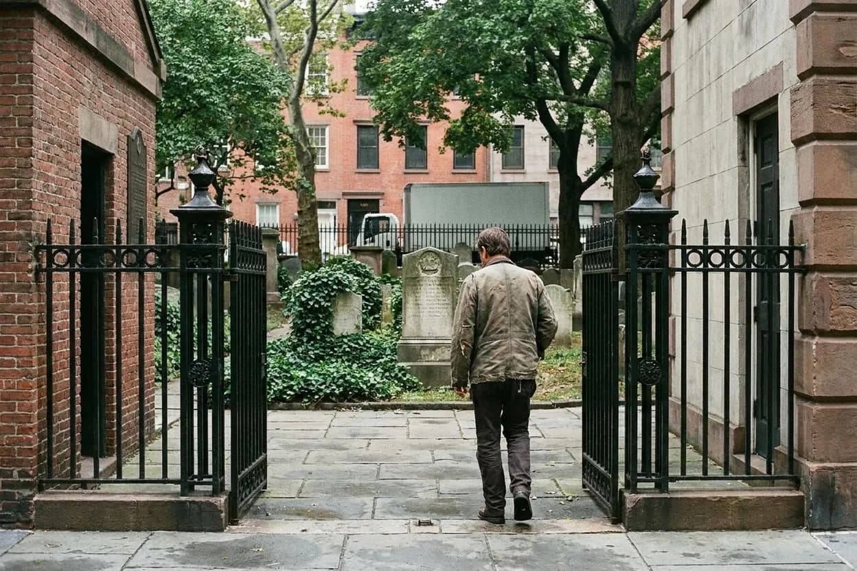 NYC experience scene for Trinity Church Cemetery: The Uptown Graveyard With Hudson Views and Literary History