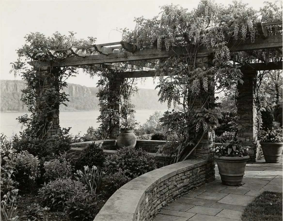 Wave Hill Pergola Overlook Sunrise Garden Opening and Palisades View Window: A Fresh Field Note