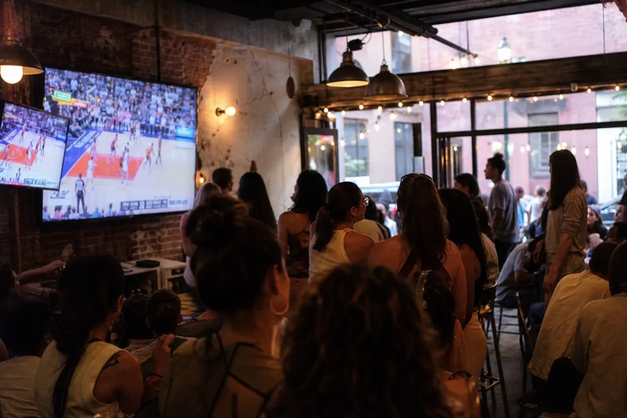 NYC experience scene for WNBA Night at Kent Ale House: A Williamsburg Screen Plan for Liberty Fans